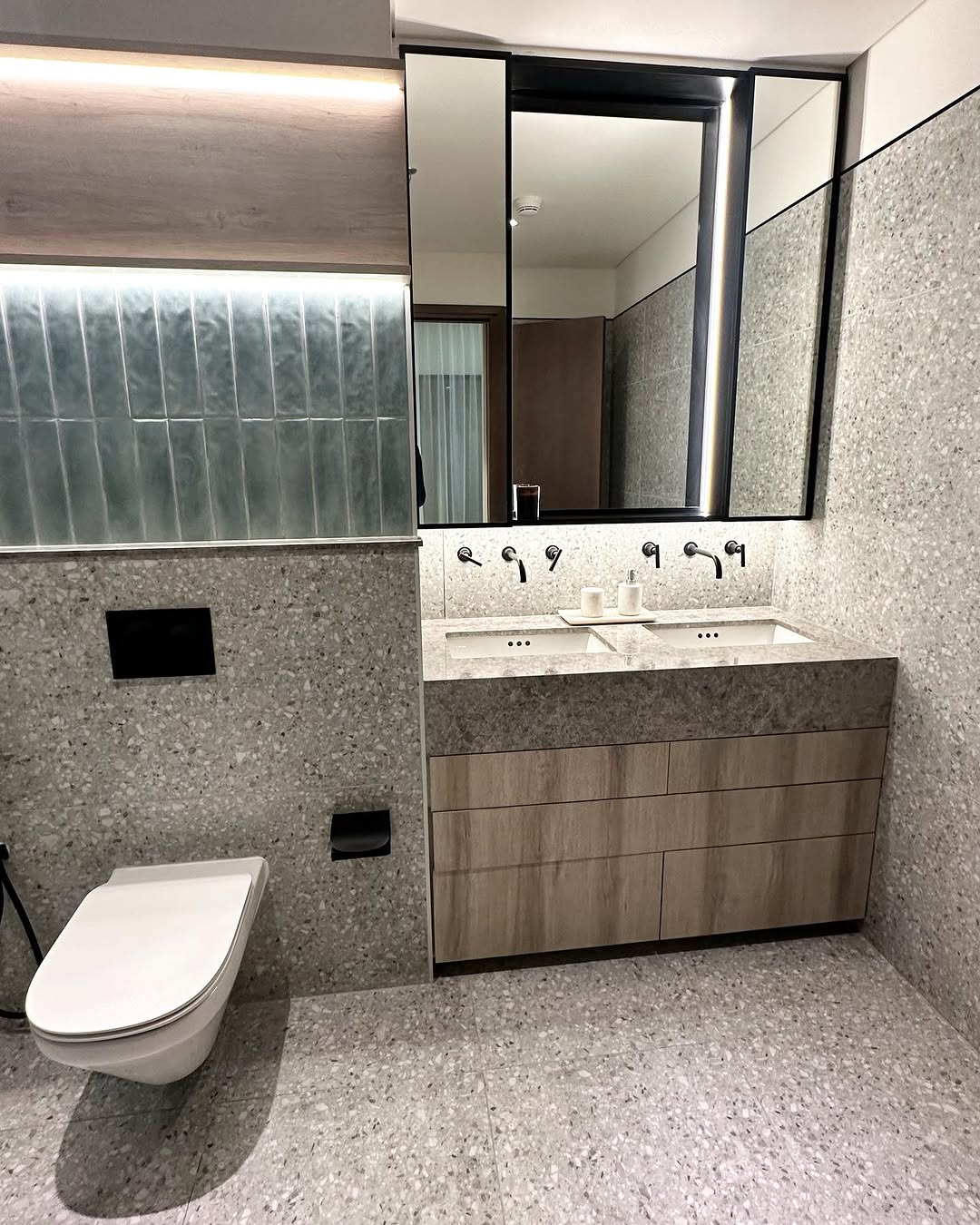 Ultra-Luxury Designer Apartment - Downtown Dubai/Dubai Marina - Image 2